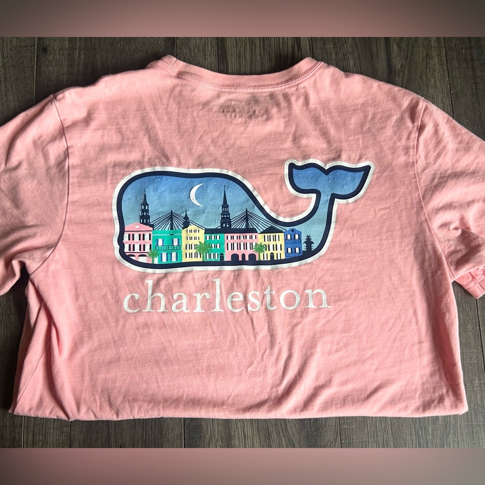 VINEYARD VINES men’s size XS “Charleston” salmon coloured tee